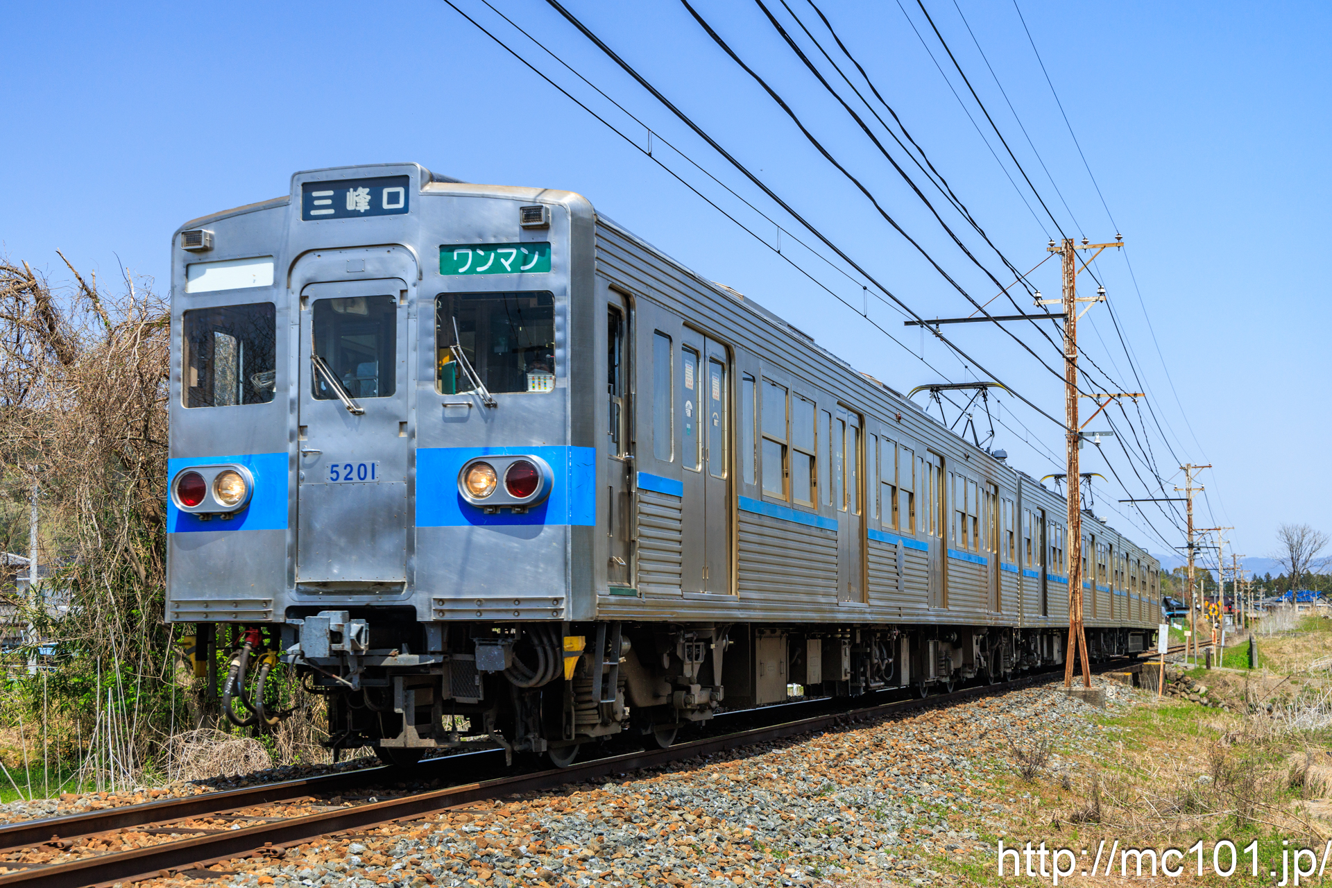 秩父鉄道秩父本線 武州中川～武州日野間で撮影した秩父鉄道5000系5201を先頭とする列車の写真