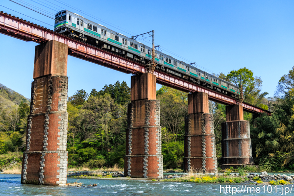 秩父鉄道秩父本線 上長瀞～親鼻間で撮影した秩父鉄道7500系7706を先頭とする列車の写真