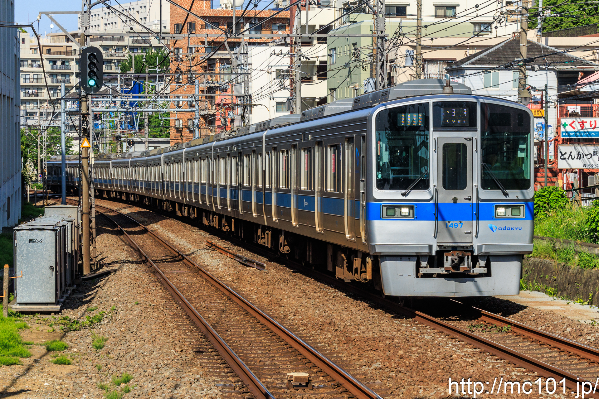 小田急電鉄小田原線 百合ヶ丘駅で撮影した小田急電鉄1000形1497を先頭とする列車の写真
