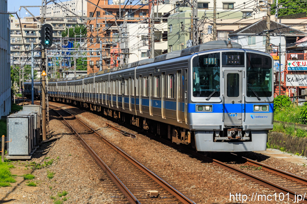 小田急電鉄小田原線 百合ヶ丘駅で撮影した小田急電鉄1000形1497を先頭とする列車の写真
