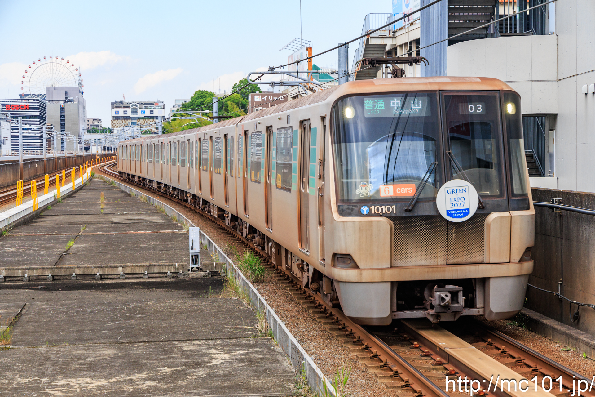 横浜市交通局グリーンラインセンター南駅 で撮影した横浜市交通局10000形10101 他 の写真