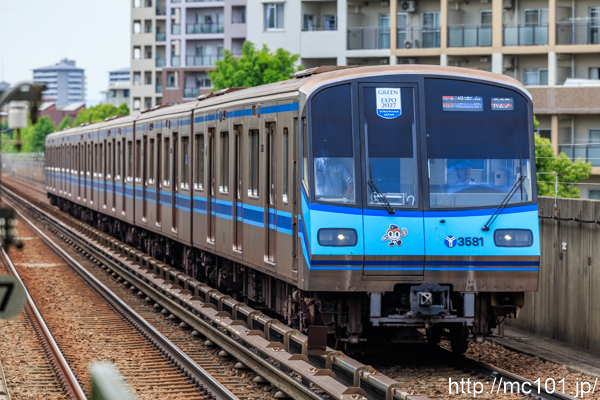 横浜市交通局ブルーライン仲町台駅 で撮影した横浜市交通局3000形3581 他 の写真