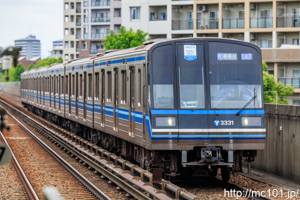 横浜市交通局ブルーライン仲町台駅 で撮影した横浜市交通局3000形3331 他 の写真