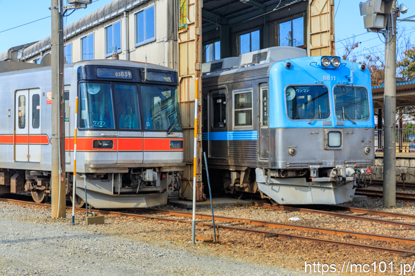 車庫に03-839と8811、8811が前に出てきました。
