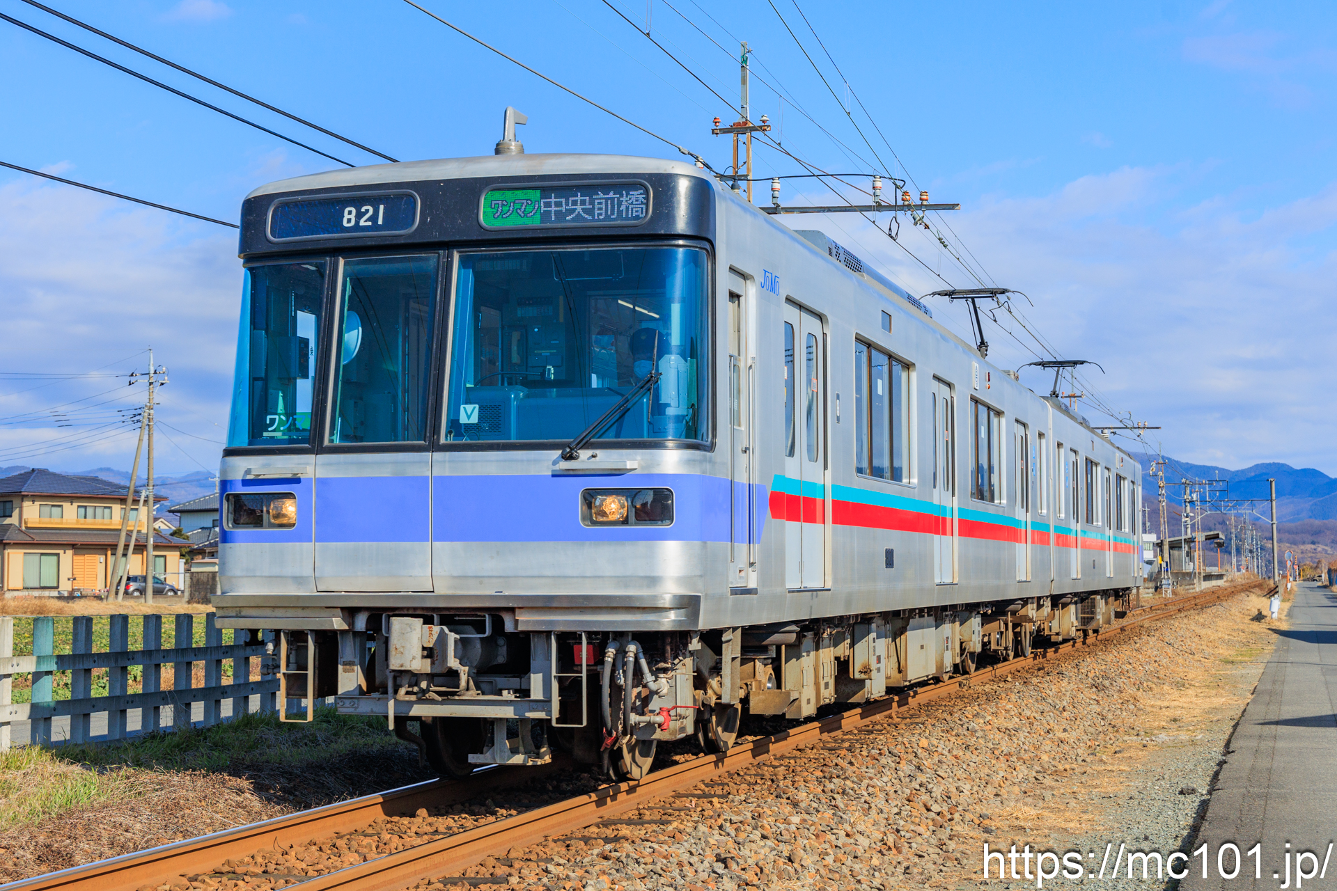 上毛電気鉄道上毛線新川～東新川間 で撮影した上毛電気鉄道800形821 他 の写真