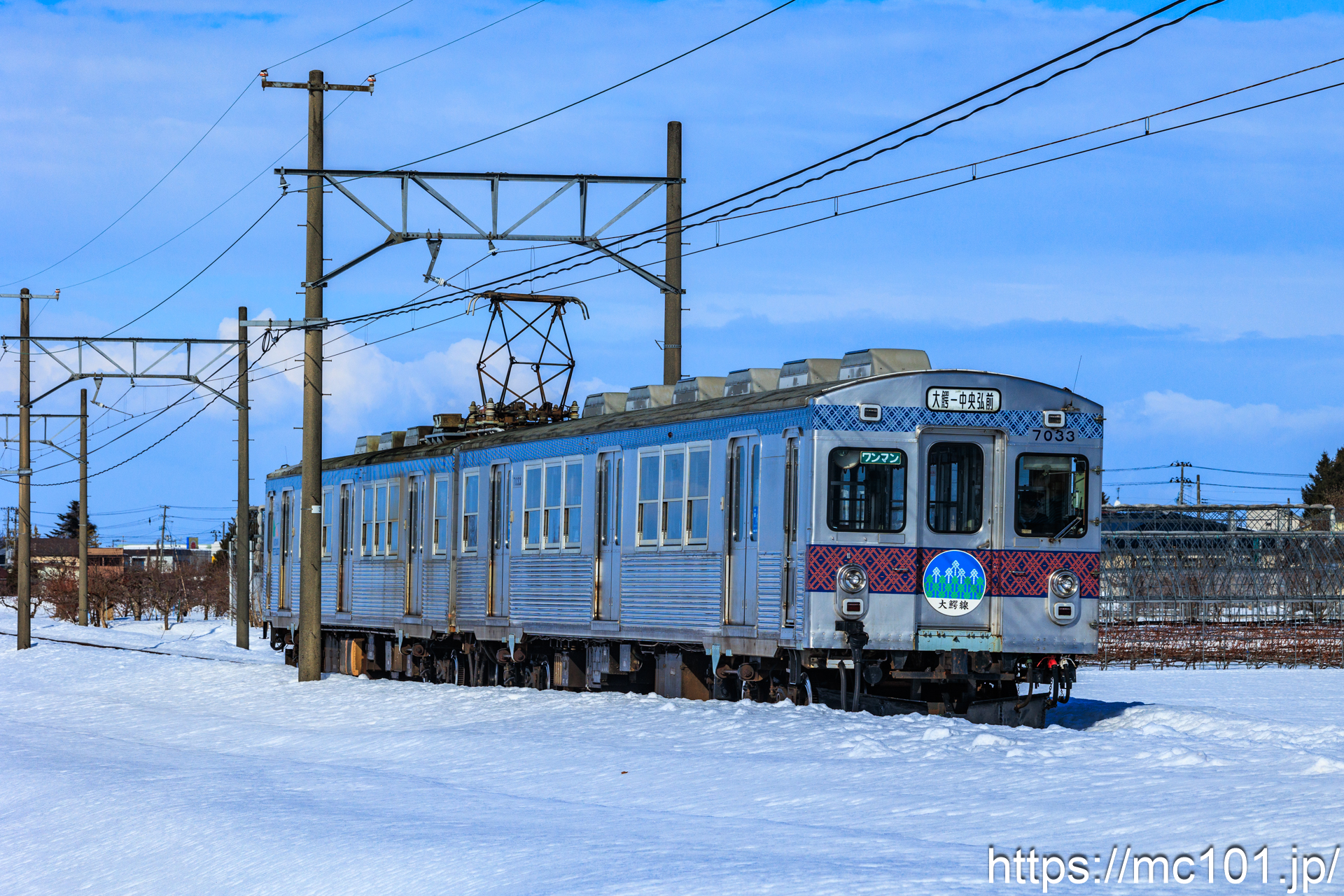 弘南鉄道大鰐線石川プール前～石川間 で撮影した弘南鉄道7000系7033 他 の写真
