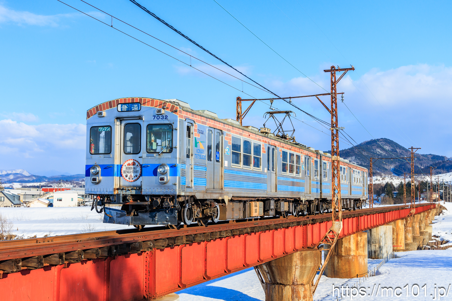 弘南鉄道大鰐線石川プール前～石川間 で撮影した弘南鉄道7000系7032 他 の写真