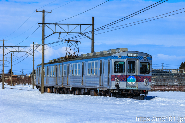 弘南鉄道大鰐線石川プール前～石川間 で撮影した弘南鉄道7000系7033 他 の写真