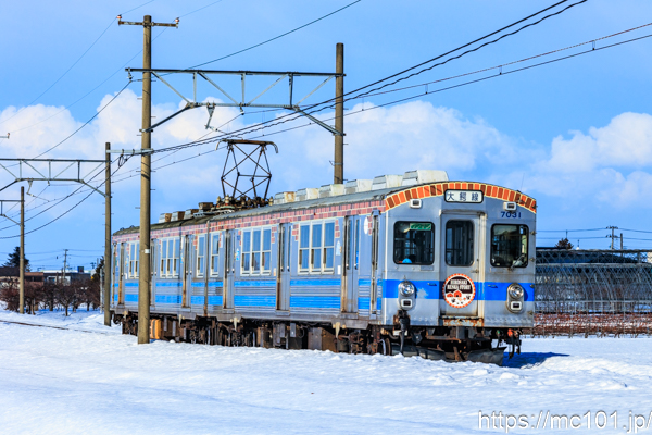 弘南鉄道大鰐線石川プール前～石川間 で撮影した弘南鉄道7000系7031 他 の写真