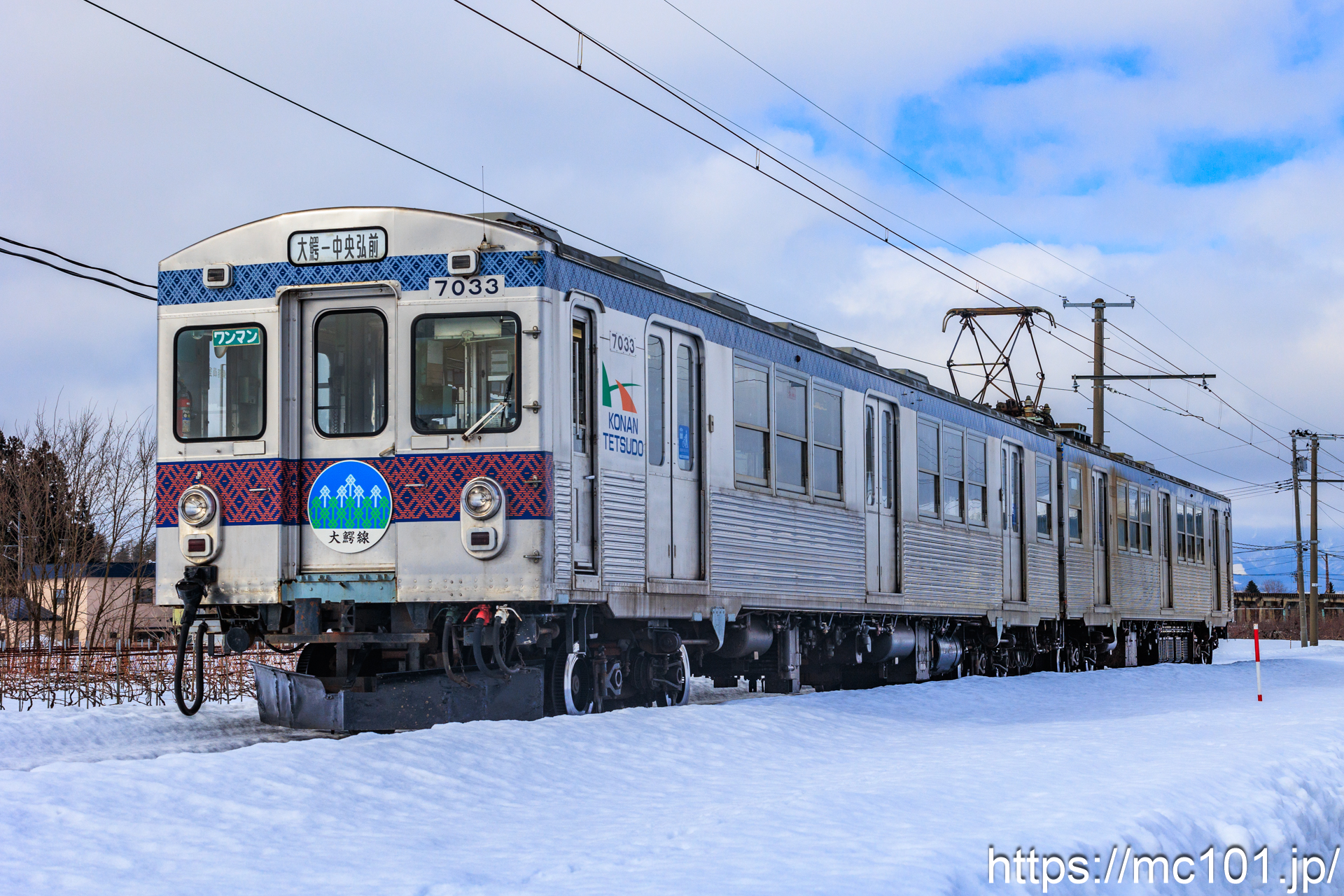 弘南鉄道大鰐線石川～義塾高校前間 で撮影した弘南鉄道7000系7033 他 の写真