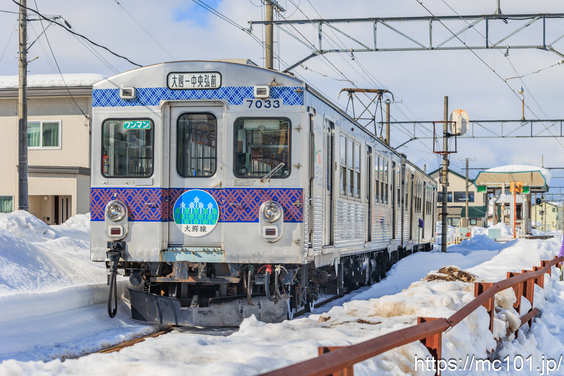 弘南鉄道大鰐線千年駅 で撮影した弘南鉄道7000系7033 他 の写真