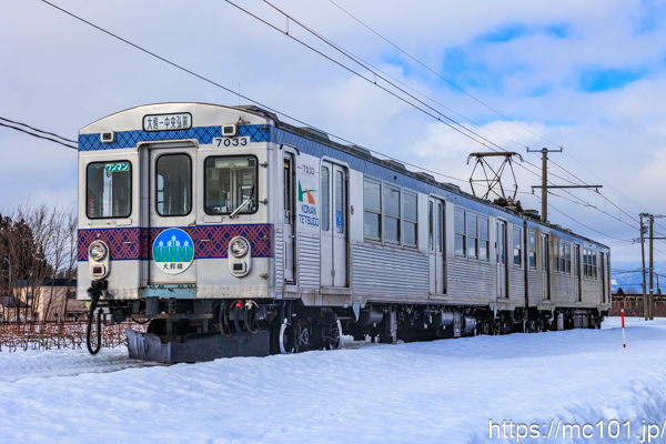 弘南鉄道大鰐線石川～義塾高校前間 で撮影した弘南鉄道7000系7033 他 の写真
