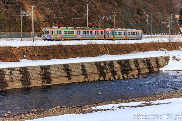 弘南鉄道大鰐線大鰐～宿川原間 で撮影した弘南鉄道7000系7032 他 の写真