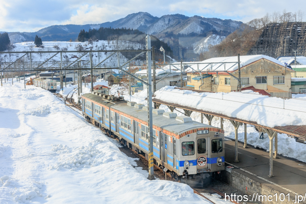 弘南鉄道大鰐線大鰐駅 で撮影した弘南鉄道7000系7031 他 の写真