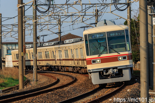 新京成電鉄新京成線三咲～滝不動間 で撮影した新京成電鉄8800系8813-1 他 の写真