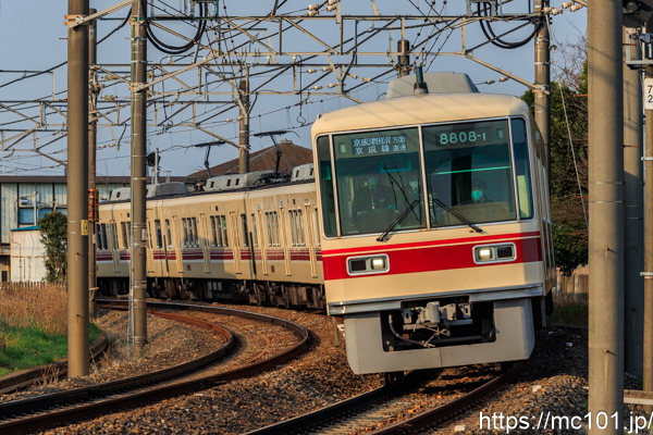 新京成電鉄新京成線三咲～滝不動間 で撮影した新京成電鉄8800系8808-1 他 の写真
