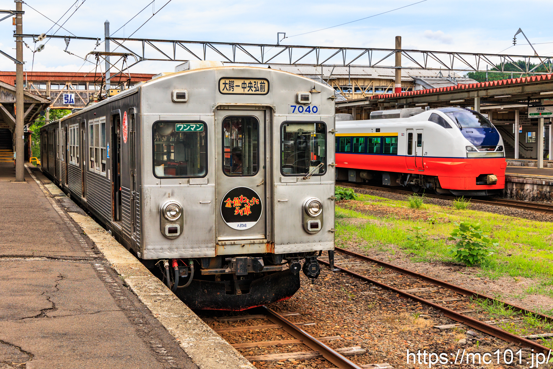 弘南鉄道大鰐線 大鰐駅で撮影した弘南鉄道7000系7040を先頭とする列車の写真
