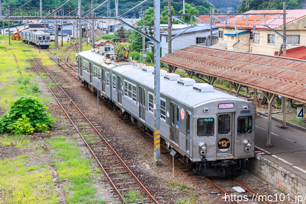 弘南鉄道大鰐線 大鰐駅で撮影した弘南鉄道7000系7039を先頭とする列車の写真