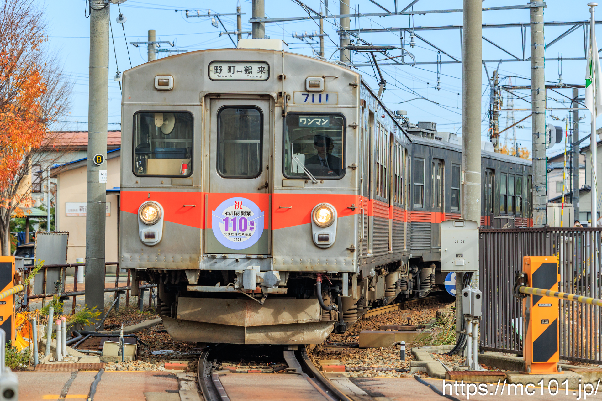 北陸鉄道石川線 新西金沢駅付近で撮影した北陸鉄道7000系7111を先頭とする列車(7101F)の写真