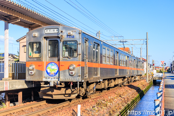 北陸鉄道石川線 馬替駅で撮影した北陸鉄道7000系7112を先頭とする列車(7102F)の写真