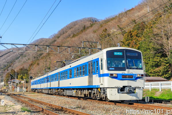 秩父鉄道秩父本線 波久礼駅付近で撮影した秩父鉄道6000系6002を先頭とする列車(6002F)の写真