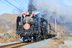 [秩父鉄道樋口～野上間] 5001列車SL秩父路初詣号、C58 363牽引、12系客車