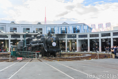 [京都鉄道博物館] 乗車したSLスチーム号は最終便だったので、戻った後、機関車が切り離され、転車台をサービスで1回転しました。