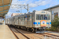 [福島交通飯坂線桜水駅] 7111F、最後の営業運転終了後、一旦平野方に引き上げて折り返し、電留線へ向かう