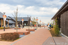 [女川駅周辺] まちなか交流館付近から海側を臨む。