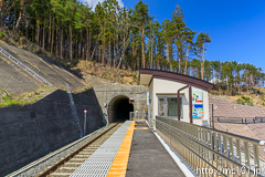 [三陸鉄道北リアス線十府ヶ浦海岸駅] 陸中野田方はすぐにトンネル