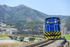 [岩手開発鉄道盛～赤崎間] DD5601牽引の貨物