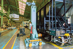 [秩父鉄道わくわく鉄道フェスタ2017] 検修庫内、ヲキ194と奥は6102