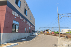 [弘南鉄道大鰐線津軽大沢車両検修所] 検修所の事務所があった部分も利用する形で福祉施設が建てられており、現在は敷地の境目が見えない状態になっています。