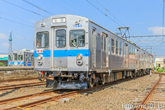 [弘南鉄道大鰐線津軽大沢車両検修所] 7000系7039F、準急石原行表示(奥に23列車、7031F)