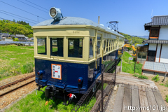 [上田電鉄別所線別所温泉駅] 別所温泉駅前でお昼ご飯。1986年まで活躍していた初代丸窓電車、デハ5252。