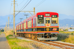 [上田電鉄別所線八木沢～別所温泉間] 45列車、6000系6001F、さなだどりーむ号、この直後に太陽は山の陰に隠れました。この後は「あいそめの湯」に入り、上田の麺将武士(もののふ)で夕食、はくたか576号で帰宅しました。