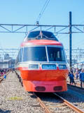 [小田急海老名検車区] 新宿方先頭、縦気味に
