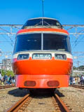 [小田急海老名検車区] 小田原方先頭、面縦、立って撮影。
