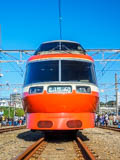 [小田急海老名検車区] 小田原方先頭、面縦、下から撮影。