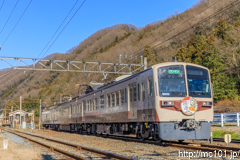 [秩父鉄道波久礼駅付近] 1006列車急行秩父路6号、6000系6003F、開運号HM付き