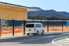[大船渡線陸前高田駅] 交通広場南側からは市内乗り合いタクシーが発着します。