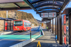 [気仙沼線柳津駅] BRT27便、BRTホーム。尚、前谷地方面は鉄道とBRTの両方が走っており、前谷地方面のBRTは写真右側から発車します。