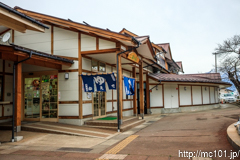 [長野電鉄湯田中駅] 駅裏側(旧駅舎横)、かえでの湯に入りました。