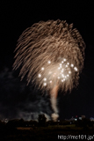 [第70回熊谷花火大会] <dl class='description'><dt>種別</dt><dd>スターマインコンクール・エントリーNo.7</dd><dt>出展業者名</dt><dd>オリエンタル火工(株)</dd><dt>作品名</dt><dd>盛夏・煙華爛漫!!(第2位)</dd></dl>