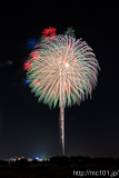 [第70回熊谷花火大会] <dl class='description'><dt>プログラムNo.</dt><dd>58</dd><dt>種別</dt><dd>10号3発</dd><dt>提供</dt><dd>セレモニーホールゆうえん</dd></dl>