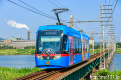 [万葉線六渡寺～庄川口間] 37列車、MLRV1000形MLRV1004、ドラえもんトラム