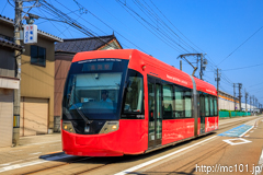 [万葉線吉久電停] 44列車、MLRV1000形MLRV1005
